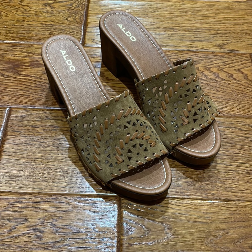 Aldo Slides